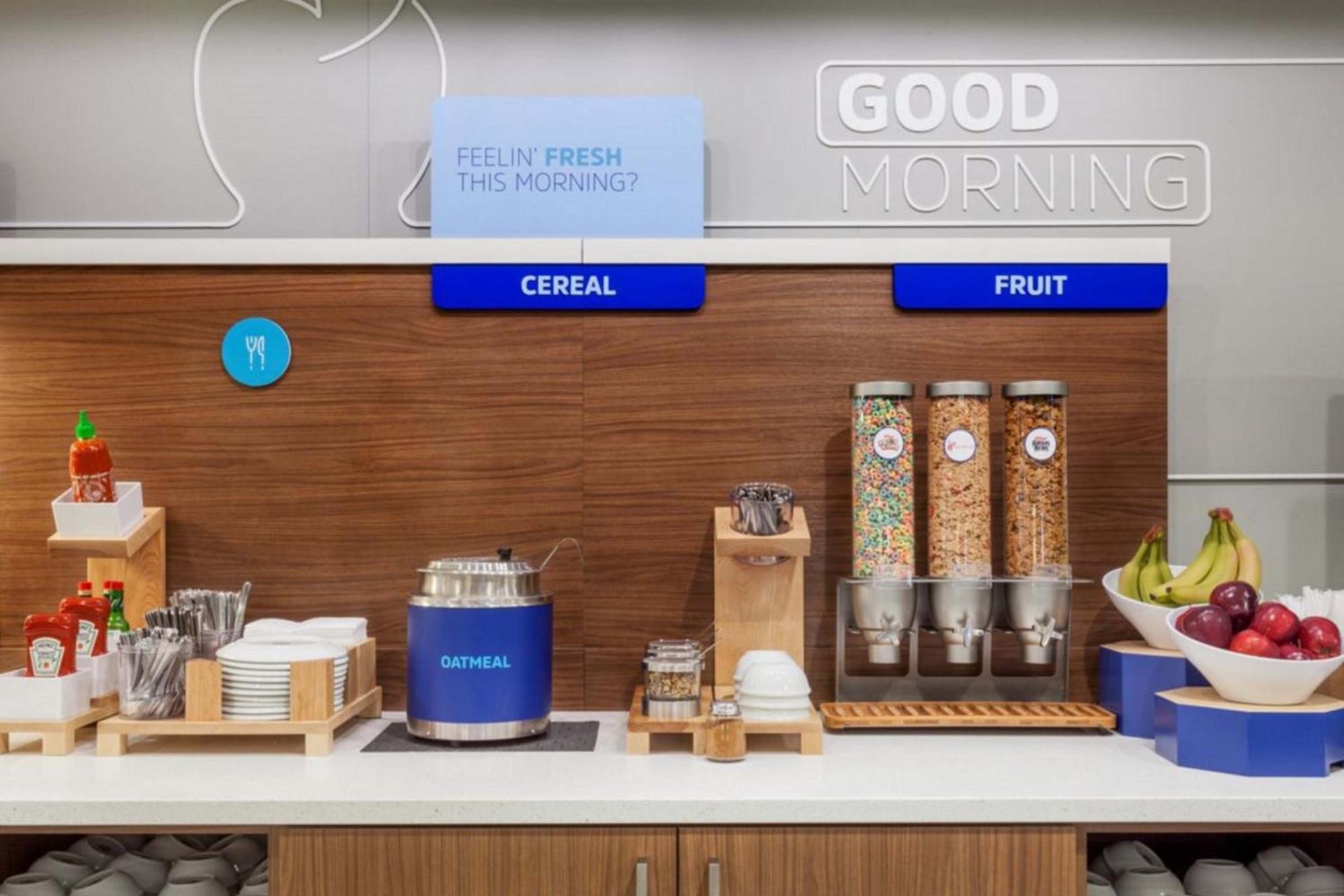 Holiday Inn Express & Suites Terrace By Ihg Экстерьер фото