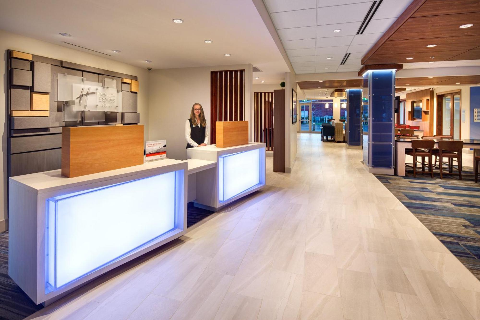 Holiday Inn Express & Suites Terrace By Ihg Экстерьер фото