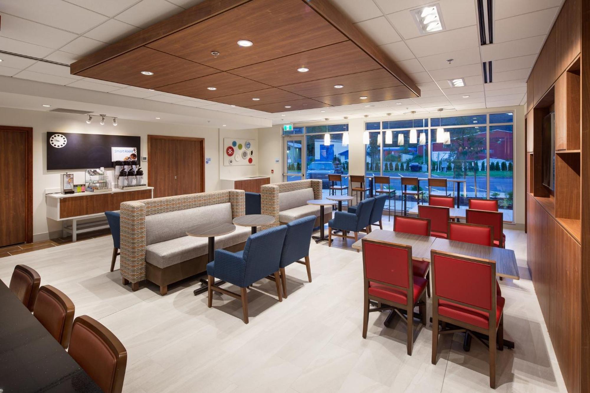 Holiday Inn Express & Suites Terrace By Ihg Экстерьер фото