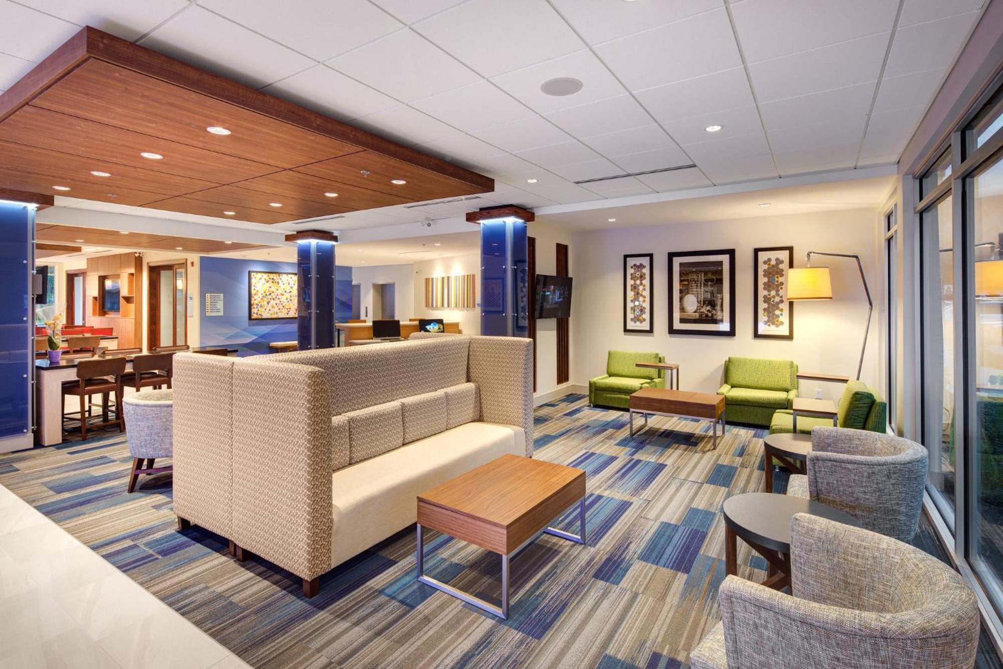 Holiday Inn Express & Suites Terrace By Ihg Экстерьер фото